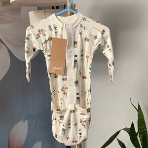 Goumi Baby Bamboo blend 0-3 mos Neutral Cream Baby One-Piece with Nature Print